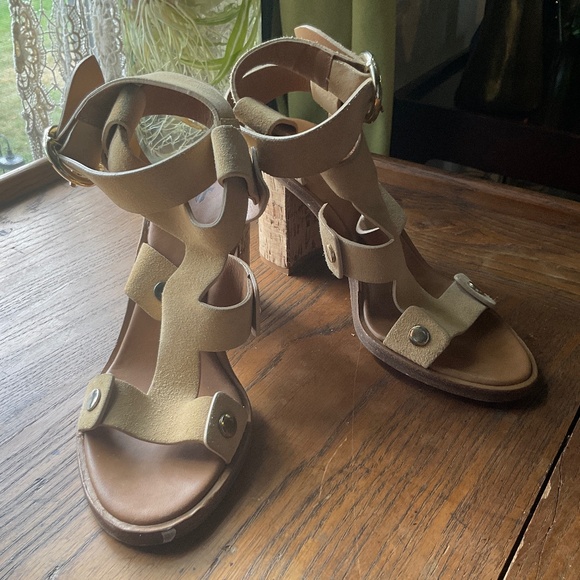 FRYE Nina Rivet Suede Leather heel size 7 with dust bag - Picture 2 of 10